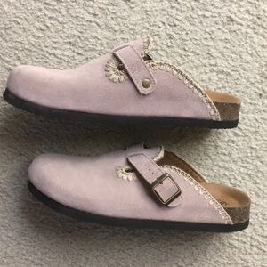 WHITE MOUNTAIN/“MAUVE PINK” STITCHING TRIM SIDE BUCKLE MULES